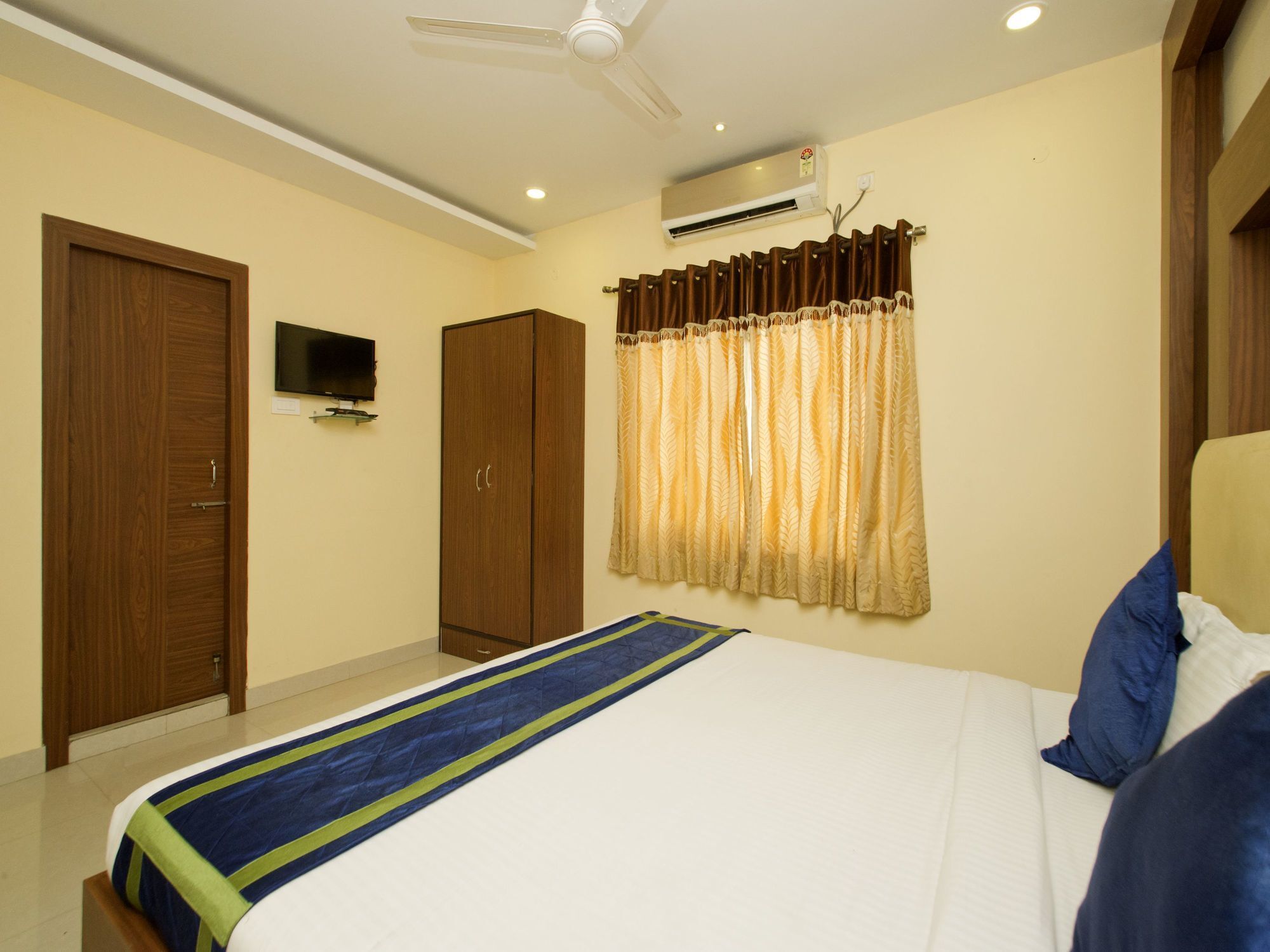 Oyo 460 Hotel Ivory Residency Калькутта Экстерьер фото